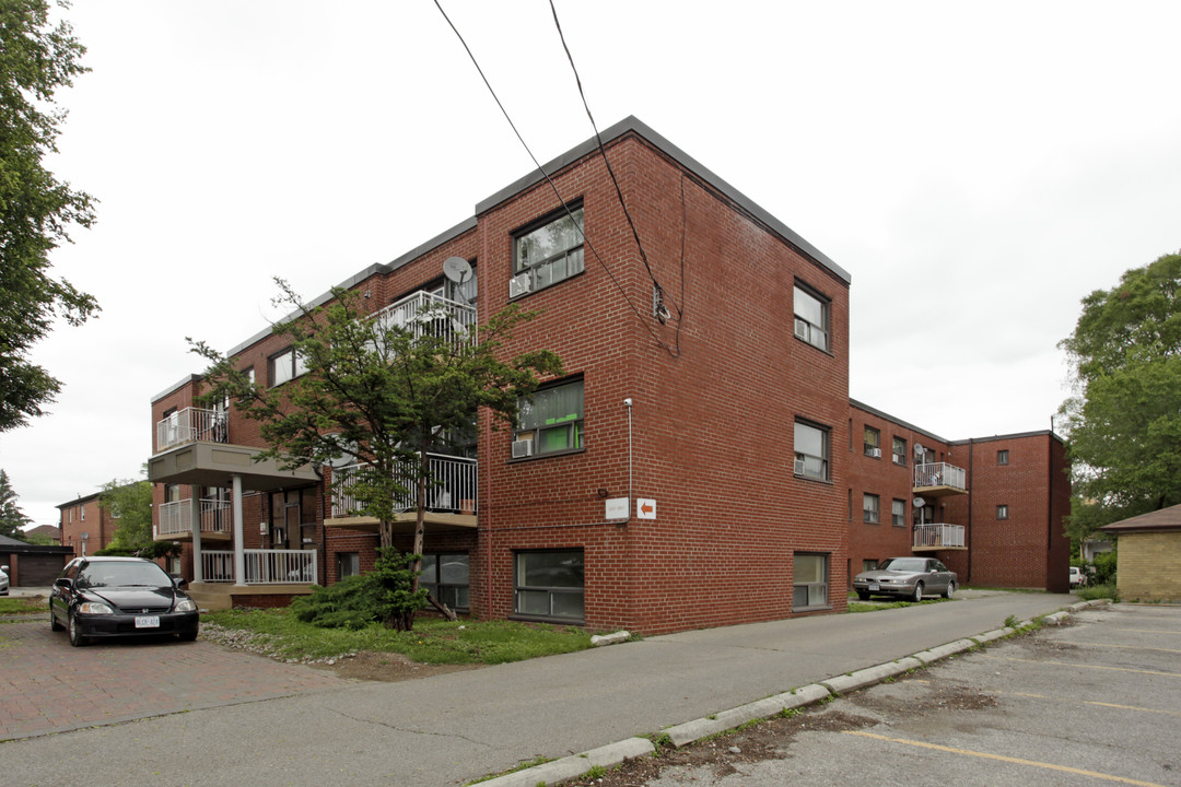 15 Wilmington Ave in Toronto, ON - Building Photo