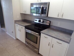 2732 Royal Palm Dr in North Port, FL - Building Photo - Building Photo