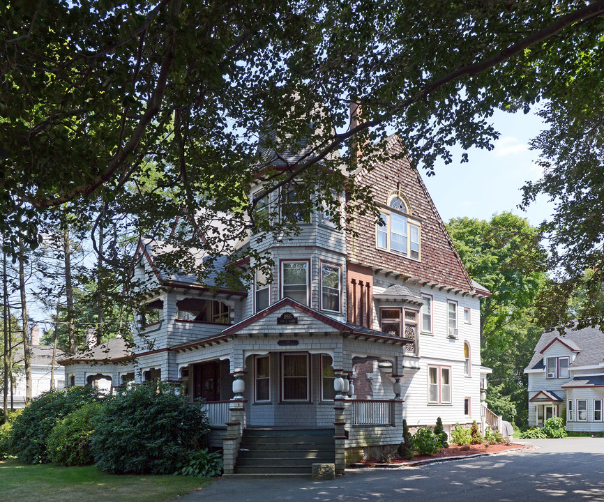 104 S Main St in Middleboro, MA - Building Photo