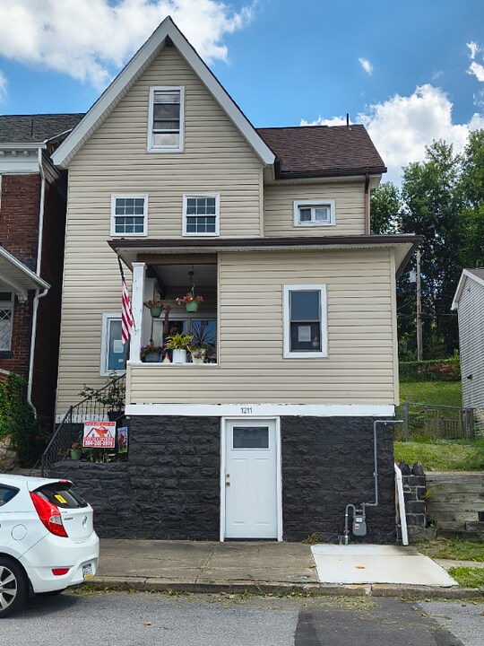1211 4th Ave in Altoona, PA - Building Photo