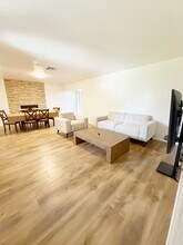 25446 Lane St in Loma Linda, CA - Foto de edificio - Building Photo