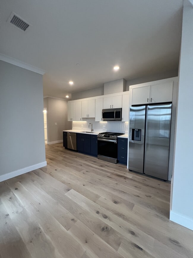 157 Everett St in Boston, MA - Building Photo - Building Photo