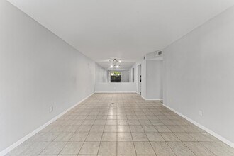 4627 Wild Indigo St in Houston, TX - Building Photo - Building Photo