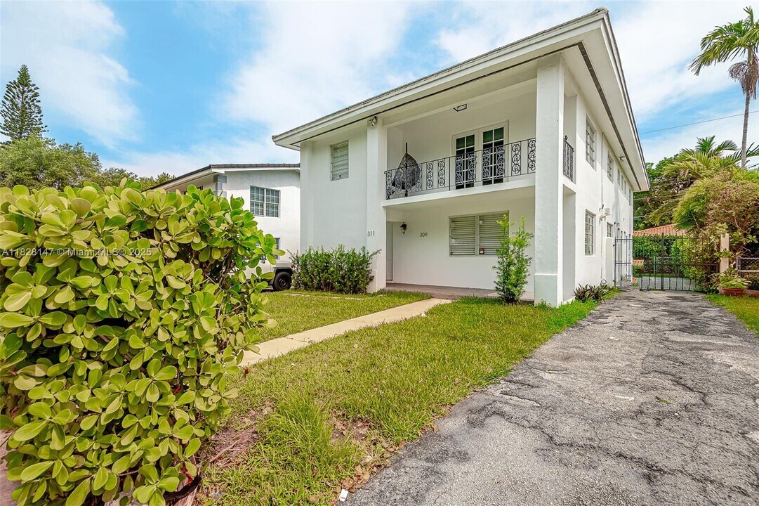 309 Bird Rd in Coral Gables, FL - Building Photo