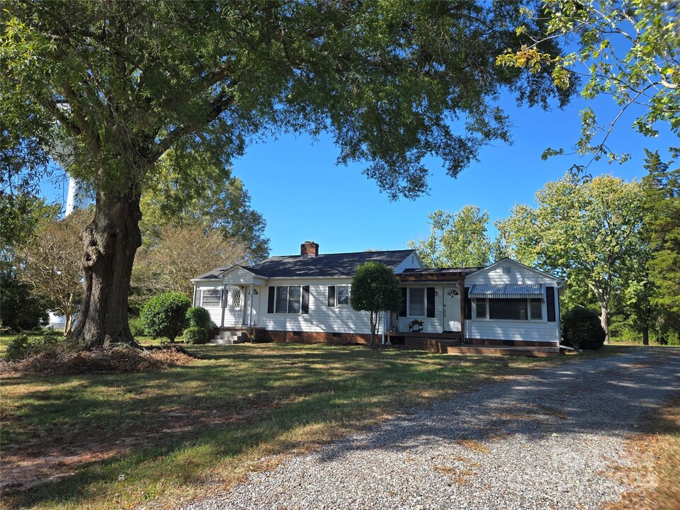 148 Leslie Loop in Mooresville, NC - Building Photo