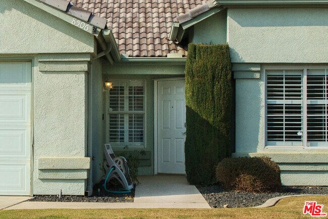 8506 Blue Heron Dr in Bakersfield, CA - Building Photo - Building Photo