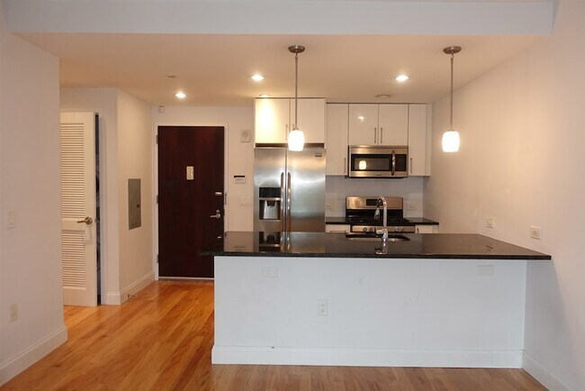1700 Park Ave, Unit 818 in Weehawken, NJ - Building Photo - Building Photo