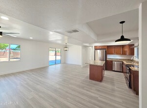 13121 N 21st Dr in Phoenix, AZ - Building Photo - Building Photo