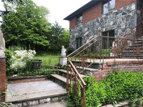 552 NY-32 in New Paltz, NY - Building Photo - Building Photo
