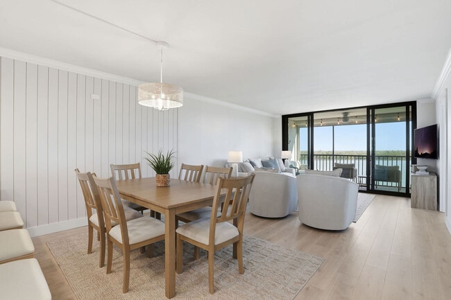 4253 Bay Beach Ln in Fort Myers Beach, FL - Building Photo - Building Photo