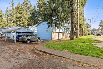 Powell Butte Townhomes in Portland, OR - Building Photo - Building Photo