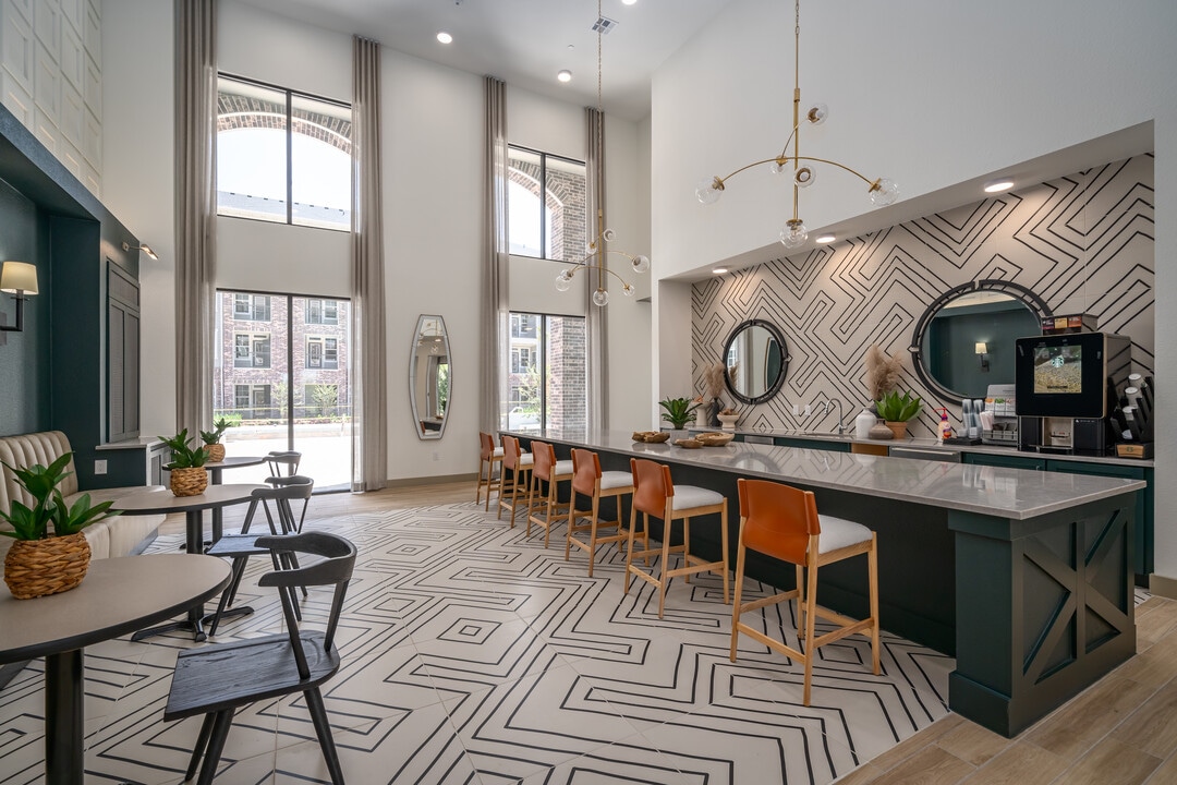 Charleston at Fannin Station in Houston, TX - Building Photo