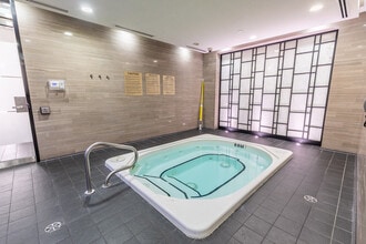 17 Anndale Dr in Toronto, ON - Building Photo - Building Photo