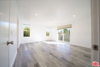 1107 Carmona Ave in Los Angeles, CA - Building Photo - Building Photo