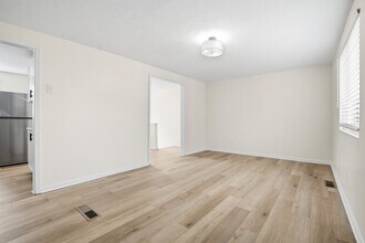 437 5th St, Unit #2 - Right in Carnegie, PA - Building Photo - Building Photo