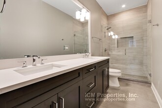 2319 N Southport Ave in Chicago, IL - Building Photo - Building Photo
