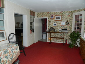 342 Pearl St in Burlington, VT - Building Photo - Interior Photo