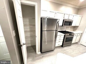 1701 Lake Shore Crest Dr in Reston, VA - Building Photo - Building Photo
