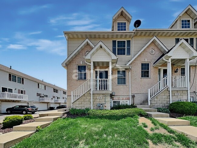 216 W Kyra Ln