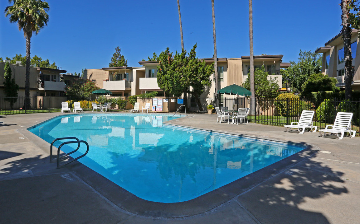 Marconi Gardens East in Carmichael, CA - Foto de edificio