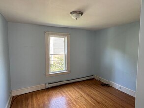 4 Hazel St in Manchester, NH - Building Photo - Building Photo