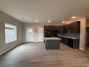 4940 W Minota St in Springfield, MO - Foto de edificio - Building Photo