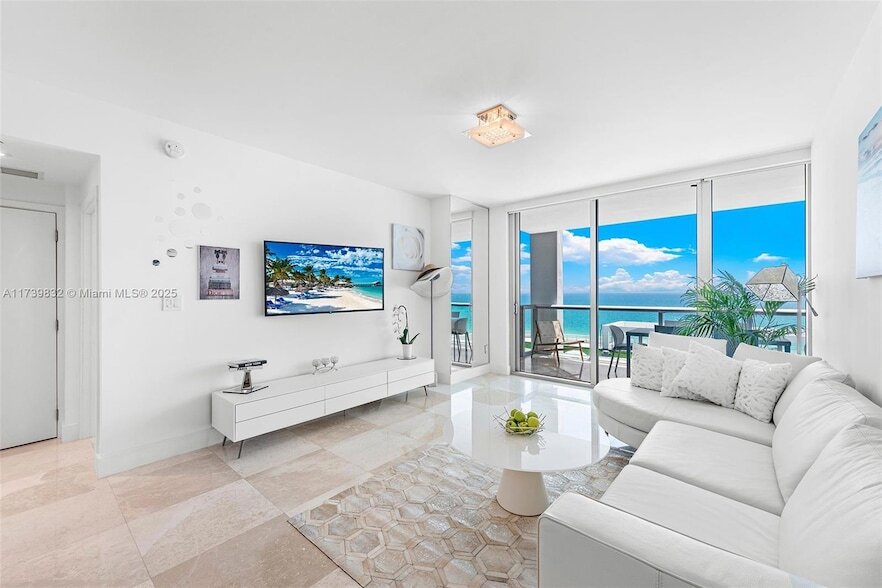 6799 Collins Ave, Unit 804 in Miami Beach, FL - Building Photo