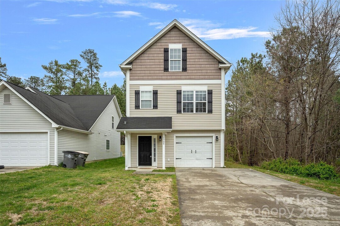 1795 Mission Oaks St in Kannapolis, NC - Building Photo