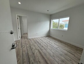 1248 Marseille Dr in Miami Beach, FL - Building Photo - Building Photo