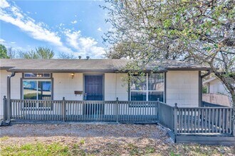 4619 S 1st St in Austin, TX - Foto de edificio - Building Photo
