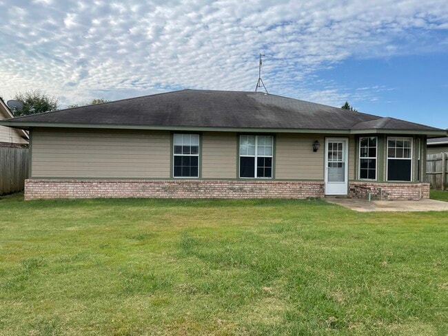 9457 Magnolia Wood Dr in Claremore, OK - Building Photo - Building Photo