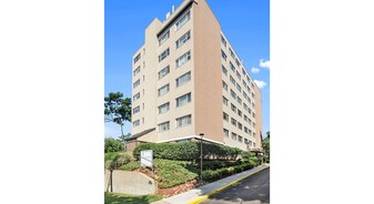 Hillsboro Plaza Apartments