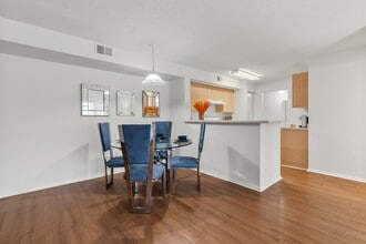 Bella Vista Apartments in Port St. Lucie, FL - Foto de edificio - Building Photo