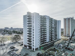30 Gilder Dr in Toronto, ON - Building Photo - Building Photo