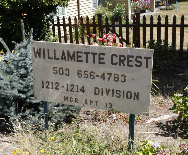 Willamette Crest Apartments in Oregon City, OR - Building Photo - Building Photo