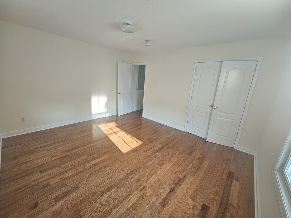 35 Woodrow St, Unit 2nd Floor in Stamford, CT - Building Photo