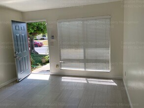 2425 Westholme Blvd-Unit -D in Bakersfield, CA - Building Photo - Building Photo