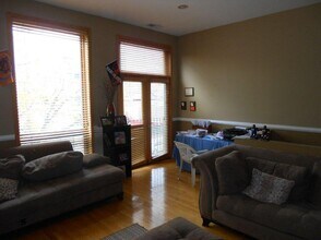 1537 N Fairfield Ave, Unit 2 in Chicago, IL - Building Photo - Building Photo
