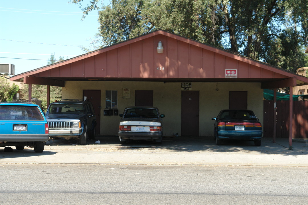 525 S Santa Fe Ave in Visalia, CA - Building Photo