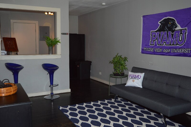 128 Dooley St-Unit -1 in Prairie View, TX - Building Photo
