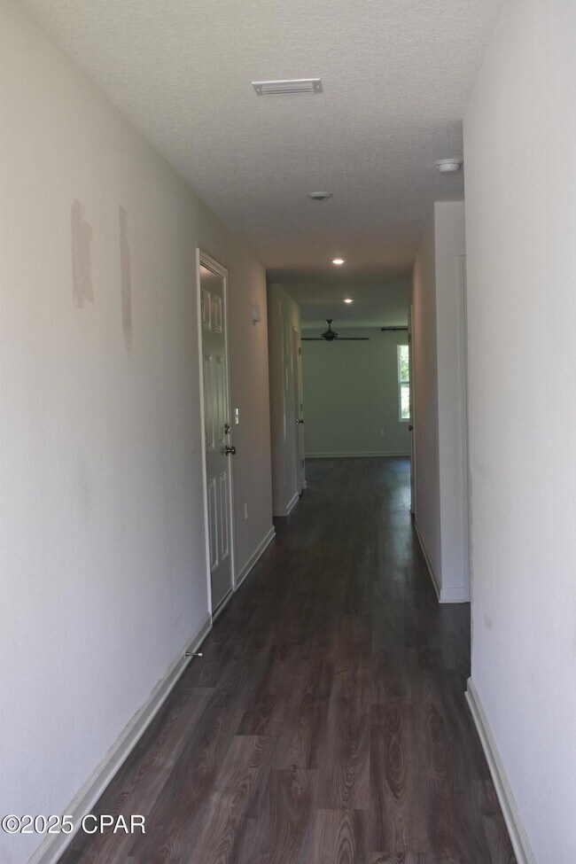 1570 Aldoro Cir in Chipley, FL - Building Photo - Building Photo