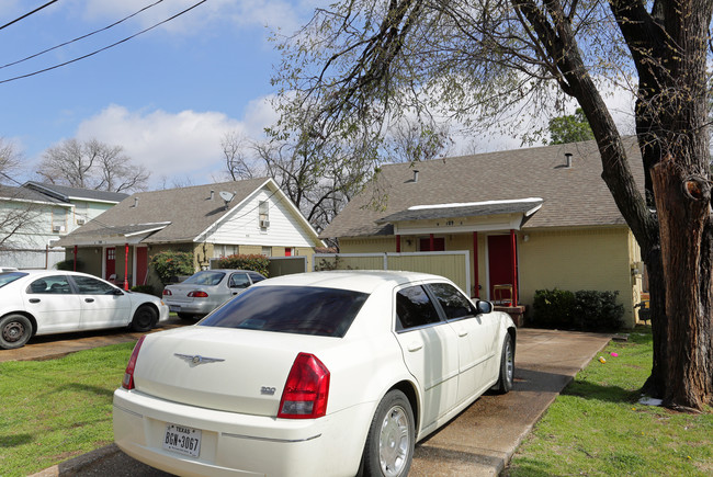 709 N Pecan in Arlington, TX - Building Photo - Building Photo