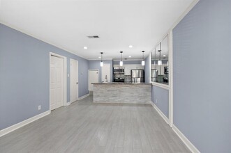 805 Wax Myrtle Ln in Houston, TX - Building Photo - Building Photo