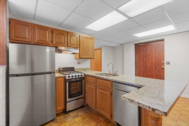 620 W Belmont Ave in Chicago, IL - Building Photo - Building Photo