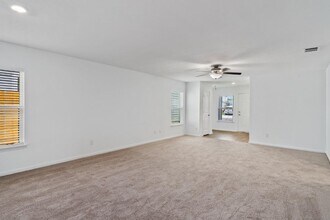 3886 Trail de Paris in New Braunfels, TX - Building Photo - Building Photo