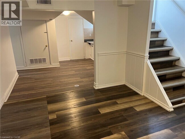 8 Myrtle Ave in St Catharines, ON - Building Photo - Building Photo