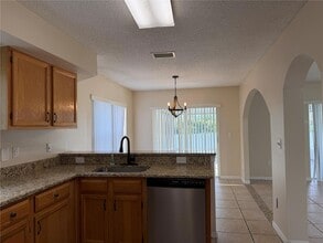 758 Burlwood St in Brandon, FL - Foto de edificio - Building Photo