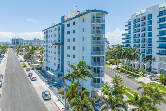 Nautical Towers in Fort Lauderdale, FL - Building Photo - Building Photo