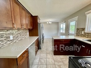 315 Prior Rd S in Kelowna, BC - Building Photo - Building Photo