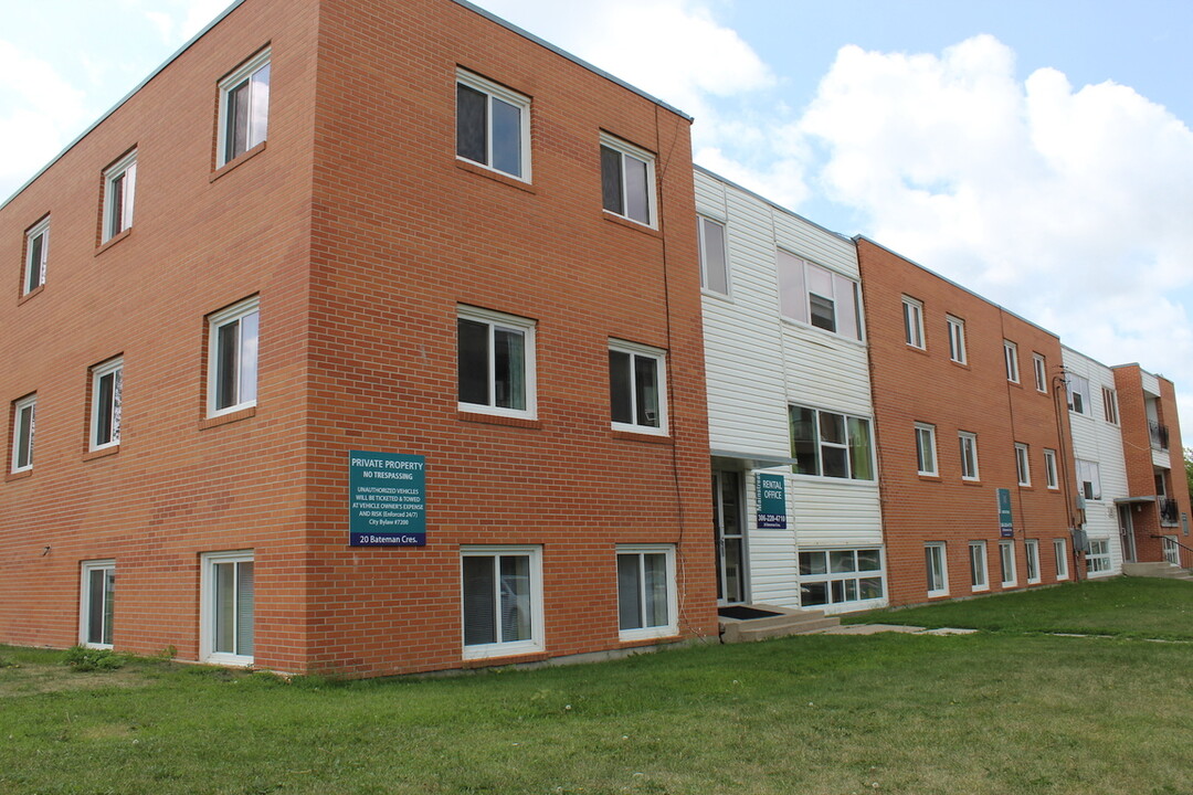 Greystone Court in Saskatoon, SK - Building Photo